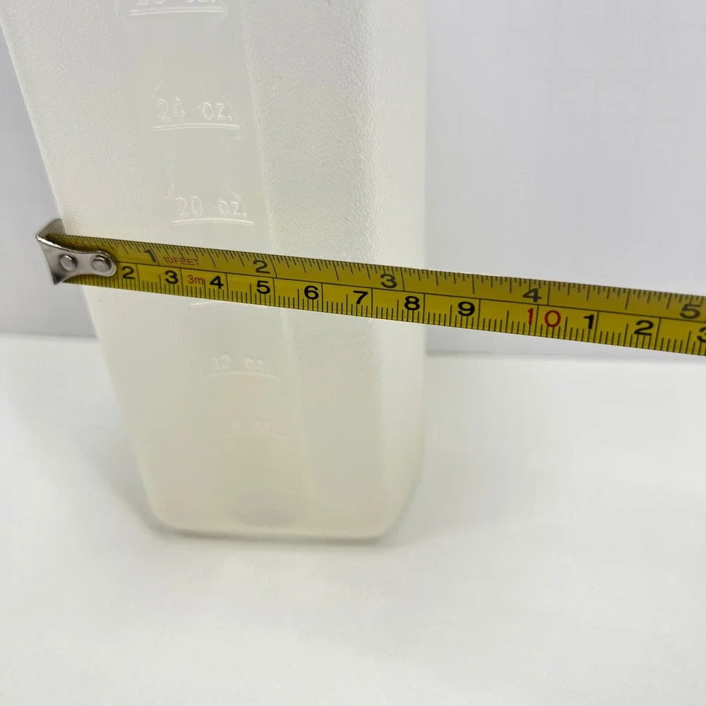 Vintage Rubbermaid 1 Qt Pitcher‎ Bottle Flip Spout Lid Measuring 32oz